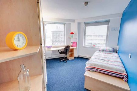 Classic Two Bedroom Apartment - Photo 2