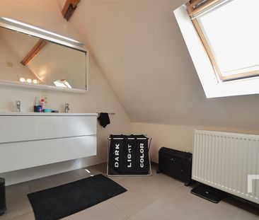Ruim duplex appartement met garage te huur op toplocatie in Ieper - Photo 6