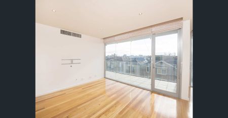 2 bedroom in Moonee Ponds - Photo 2