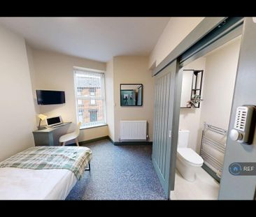 1 bedroom in a house share to rent - Photo 3