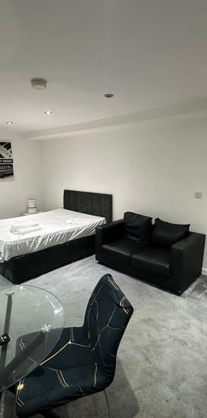 Berkeley Avenue, Leeds - Photo 1