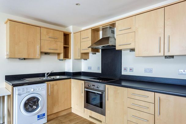 2 bedroom flat to rent - Photo 1