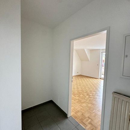Prächtige Eineinhalbzimmerwohnung in der Grazerstraße, mit Balkon, zu vermieten! Frisch saniert - Photo 1