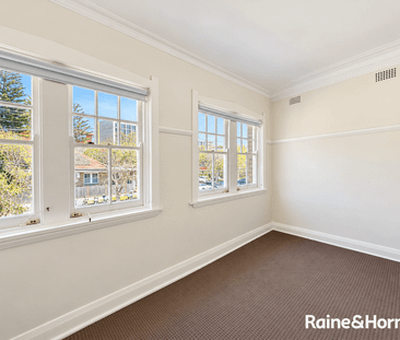 Convenient Two-Bedroom Apartment Close to UNSW & Light Rail - Photo 4