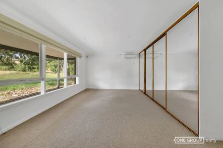 “Spacious Family Home on 2.5 Acres land!!” - Photo 2