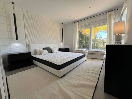 5 bedroom luxury Villa for rent in Nueva Andalucia, Spain - Photo 5