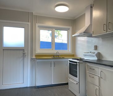 Quite & Cosy 2 Bedroom Home in Silverstream - Rent Negotiable - Photo 4