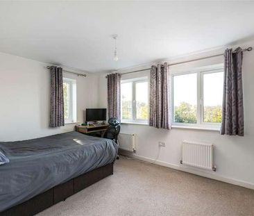 Tanner Crescent, Horley, RH6 - Photo 4