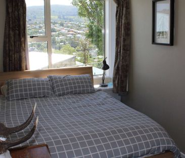 **2026 Sunny 1 bedroom flat situated in Roslyn** - Photo 2