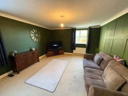 2 bed Flat - To Let - Photo 2