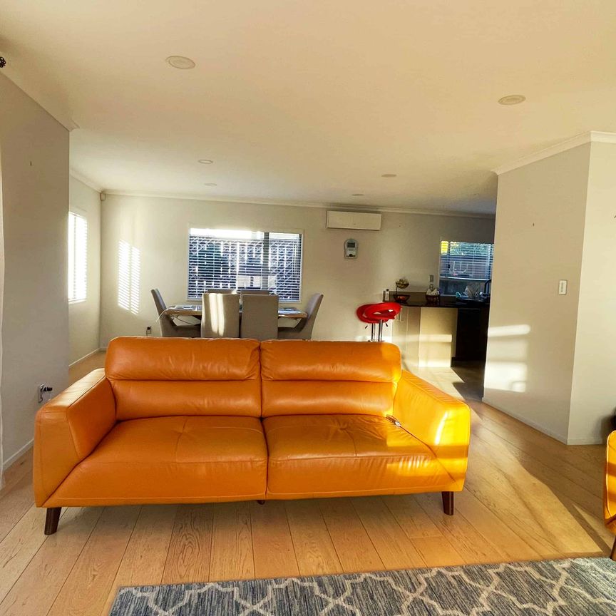 Spacious Four bedrooms Family Home - Photo 1