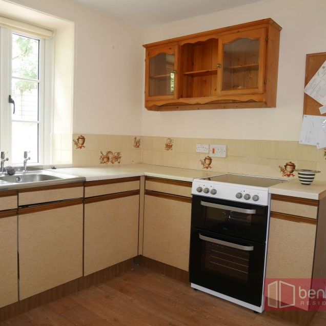 £1,000 PCM - Photo 1