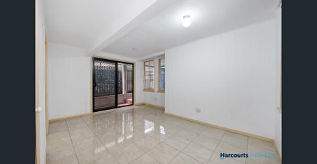 Heritage Beauty in the Heart of Bulimba - Quintessential Queenslander Living - Photo 4