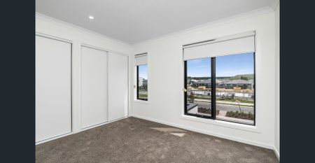 **RECEIVE ONE MONTH FREE RENT, ASK US HOW! Modern 2-Bedroom Townhome for Lease in Cloverton Estate - Photo 2