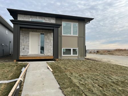 Brand New 3-Bedroom 2 Full Bathroom Aspen Ridge-Saskatoon First Month 1/2 Price - Photo 2