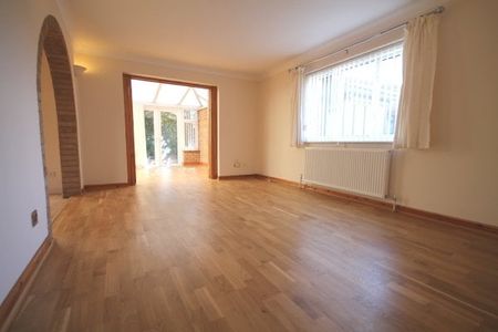 The Street, Holywell Row - Photo 2