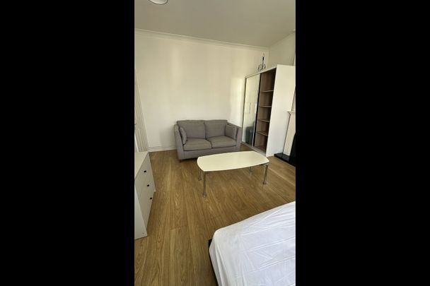 Room in a Shared House, Melrose Avenue, NW2 - Photo 1