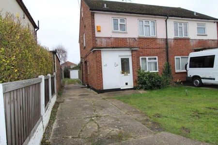 Clarence Road, Benfleet, SS7 - Photo 2