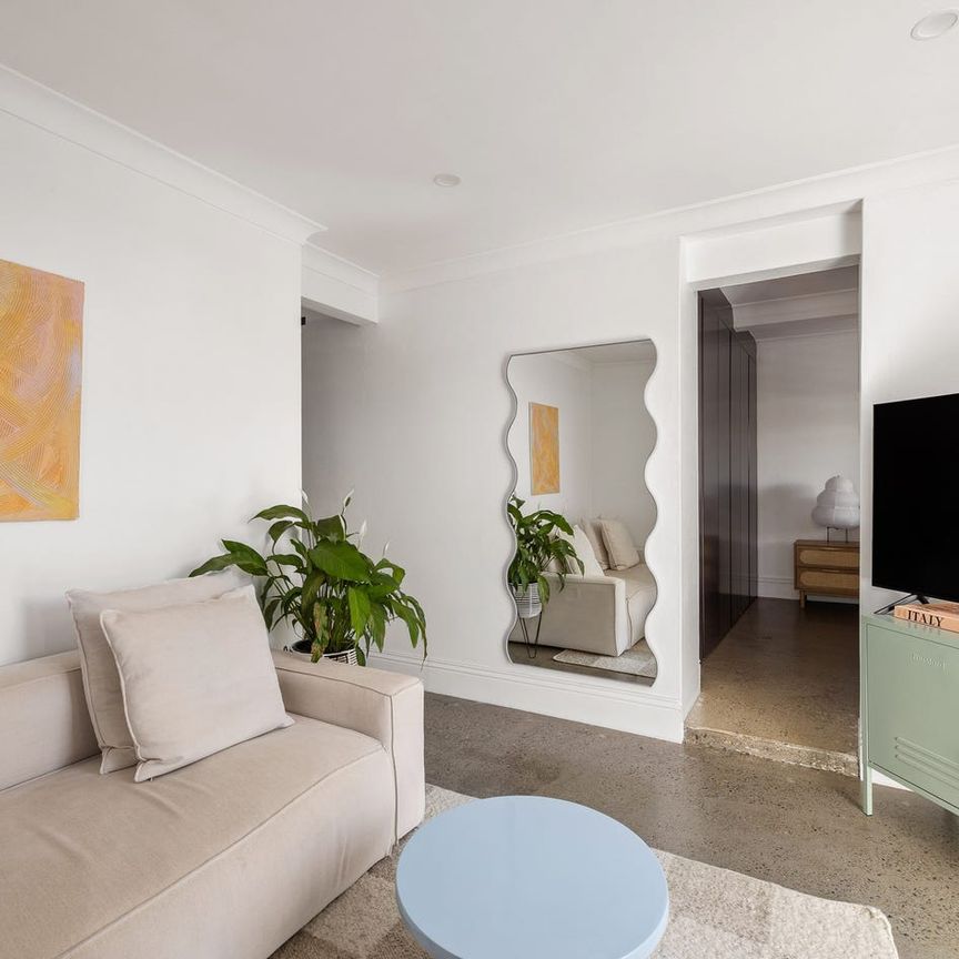 House-like courtyard home with incredible views - Photo 1