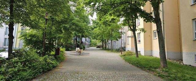 Ihre erste eigene Wohnung mit Balkon und Blick in den grünen Innenhof! - Foto 1