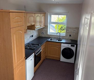 2 bedroom Flat To Let - Photo 4