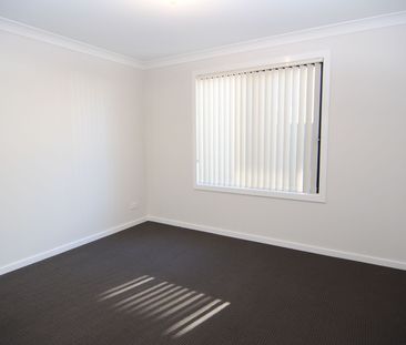 Live Comfortably in Calderwood: Stylish Apartment Available for Ren... - Photo 2