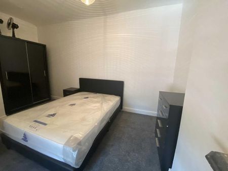 4 bedroom terraced house to rent - Photo 3