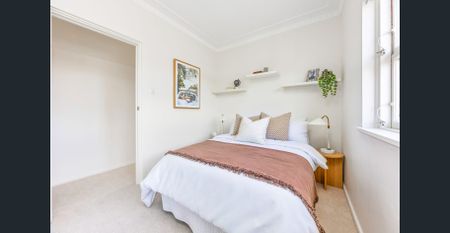 Radiant Top-Floor Apartment with Harbour Views & Dual Parking - Photo 3