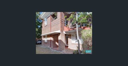 Great Location - heritage building - Photo 2