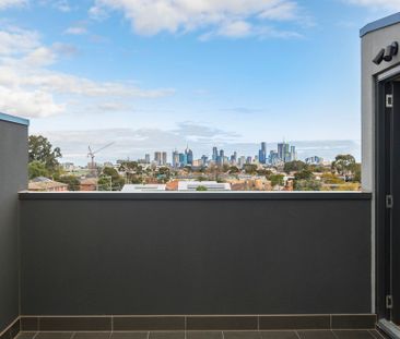 Two Bedroom One Bathroom Town Home in a Great Position - Photo 6
