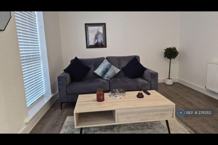 3 bedroom end of terrace house to rent - Photo 2