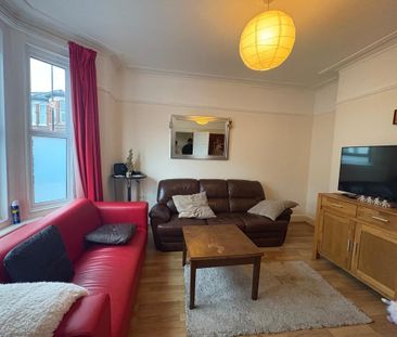 4 bedroom semi-detached house to rent - Photo 1