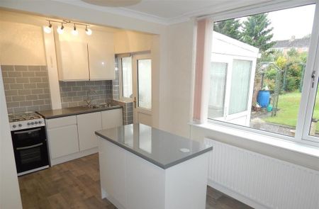 3 bedroom semi-detached house to rent - Photo 4