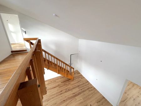 2-geschoßig: Stilvoll sanierte 6-Zimmer-Wohnung mit Terrasse und Balkon - Photo 2
