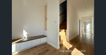 Prestige, Style & Sustainability – Modern Townhouse in Preston Place - Photo 4