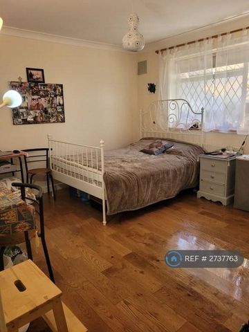 1 bedroom in a house share to rent - Photo 4