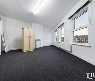 3 bedroom flat to rent - Photo 1