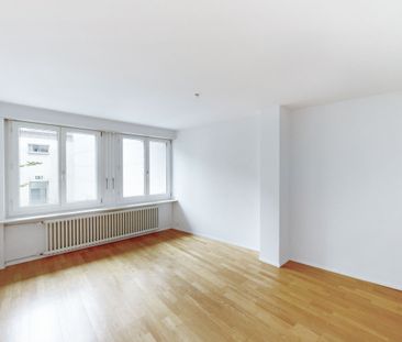 Urban apartment with shared piazza - Photo 4