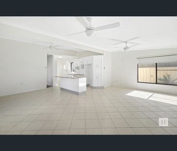 25 Grace St, Mannering Park, NSW 2259 - Photo 2