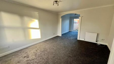 3 bedroom detached house to rent - Photo 4