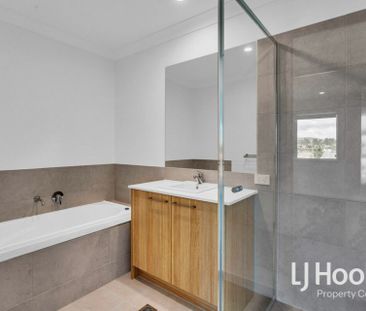 Prime Location - Contemporary Living - Walk to Anytime Fitness & Ca... - Photo 6