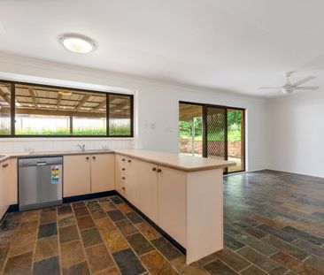 Spacious Family Home in Green Point! - Photo 6