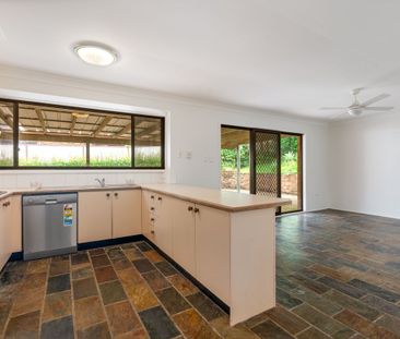 18 White Cedar Close, Green Point, NSW 2251 - Photo 5