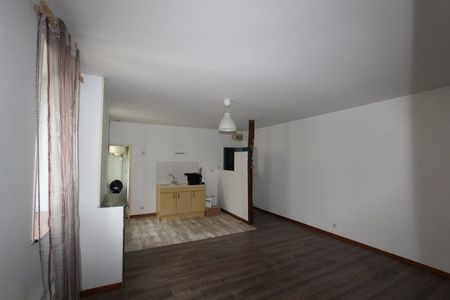Location Appartement 2 pièces 40m² LA CHARITE SUR LOIRE 58400 - Photo 2