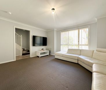 Sun-drenched 3 Bedroom Townhouse Living | Close to Amenities - Photo 5