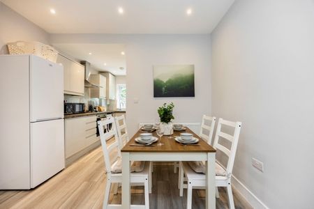 2 Bed Semi-Detached House, Henchman St, W12 - Photo 5