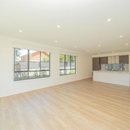 Brand-new Brilliance With Contemporary Appeal - Photo 4