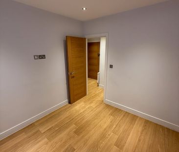 1 Bed Flat, The Broadway, SW19 - Photo 2