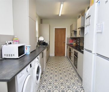 1 bedroom in a house share to rent - Photo 6