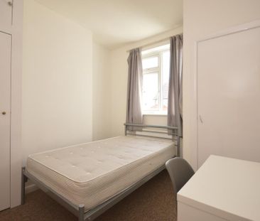 4 bedroom terraced house to rent - Photo 4